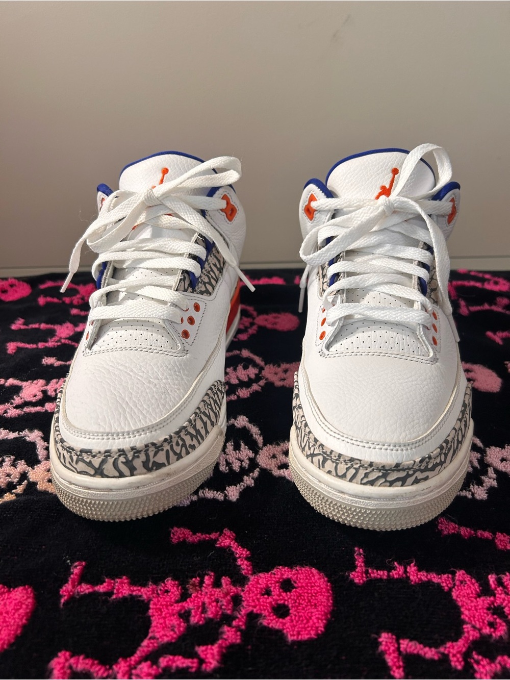 SOLD❌❌❌‼️‼️‼️
Jordan Men’s White/Blue/orange  Retro Elephant Print Sneakers